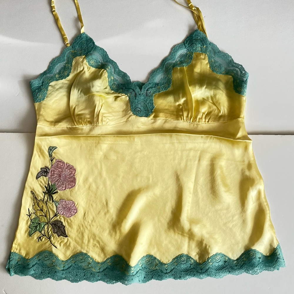 Gold Hawk Yellow Silk Top - Picture 4 of 12
